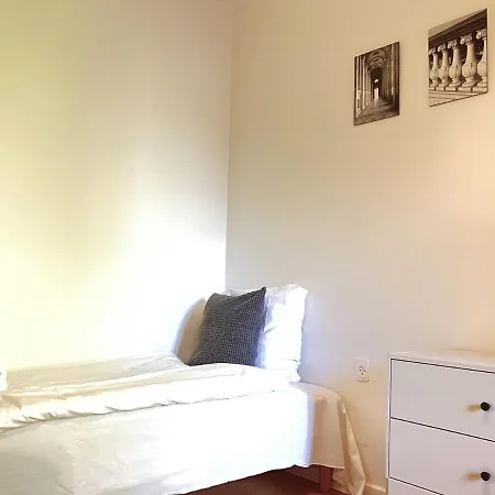 Bright 2-bedroom In Kolding With 4 Single Beds, Apartmán *